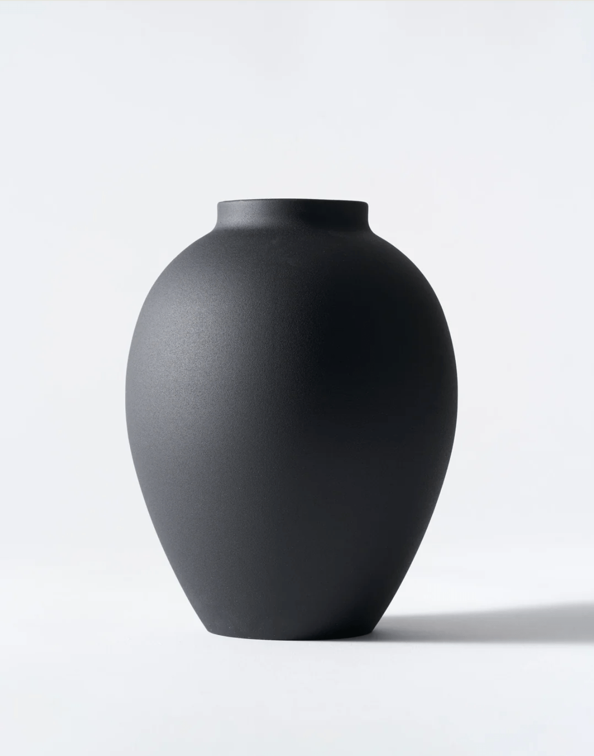 Black vase - Elysium Decor