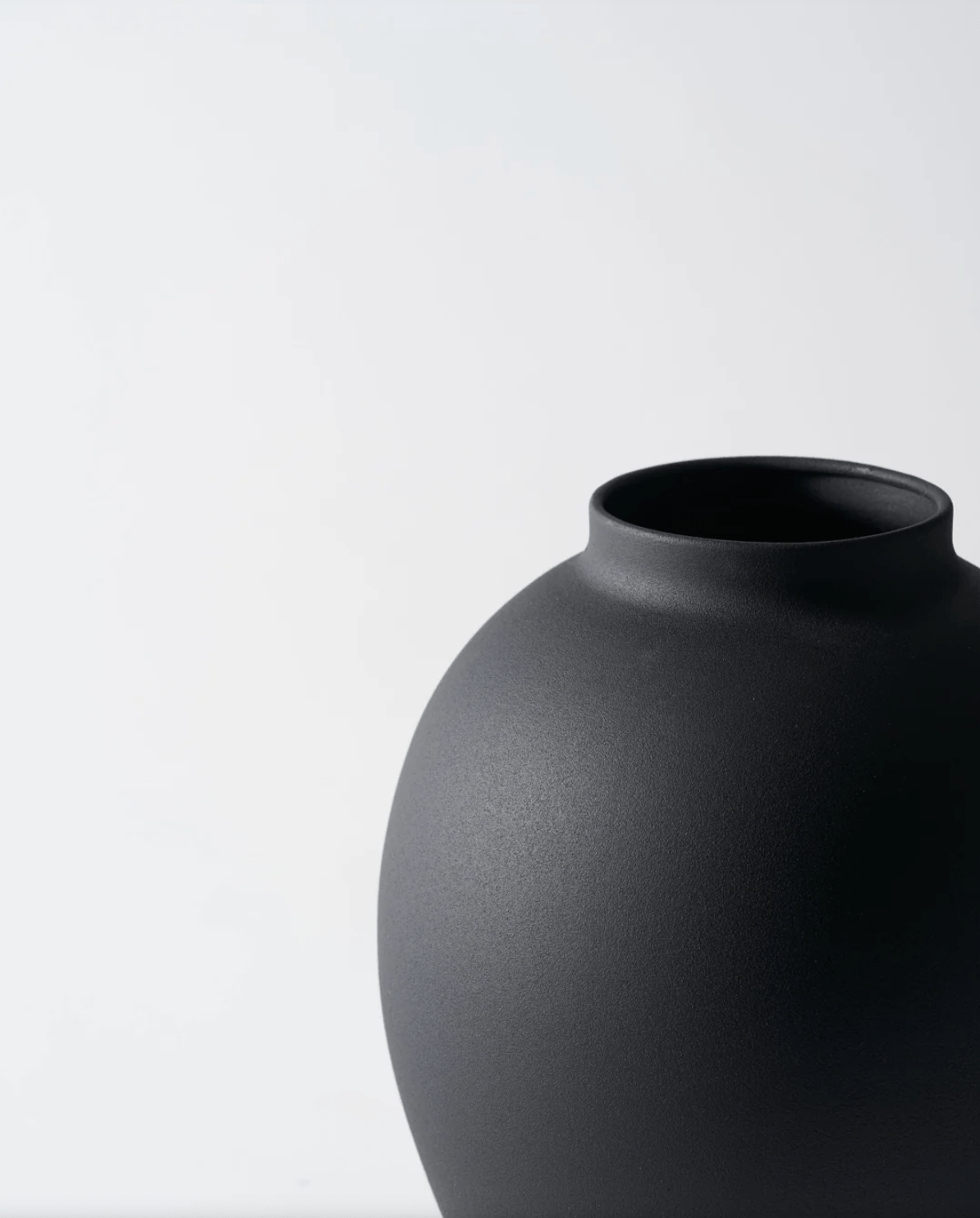 Black vase - Elysium Decor